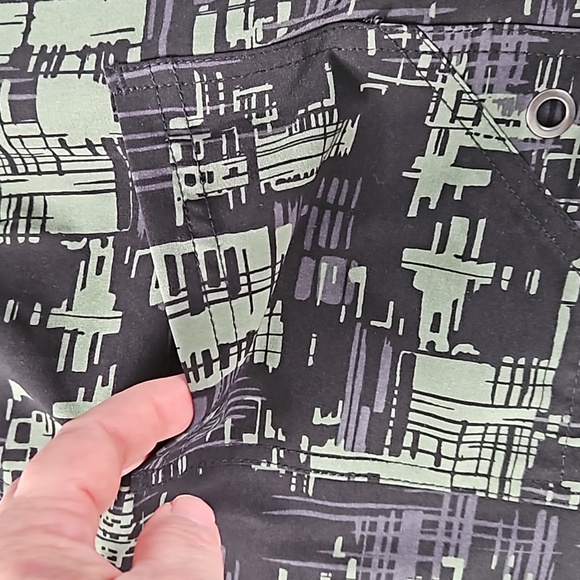 Cherokee infinity top scrub  color green and black size xl - Picture 2 of 6